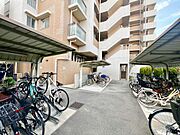 駐輪場に屋根があるので、雨の日に自転車が濡れにくく嬉しいですね♪