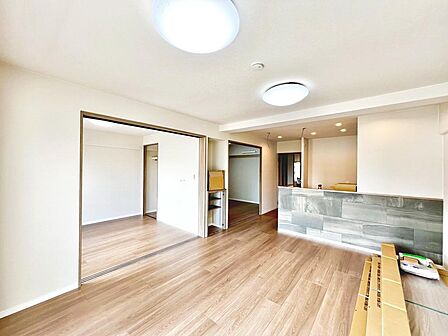 LDK約15.2帖♪暮らしの中心となるリビングは、家族みんなが心地よく過ごせる癒しの空間ですよ!
