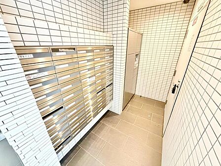 宅配ボックスがあるので、不在時でも荷物が受け取れて便利ですね!