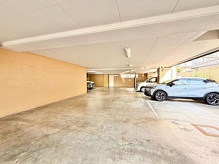 【駐車場】敷地内駐車場(月額:22000円〜23000円)ございますよ!空き状況確認必要です!詳しくは担当までお問い合わせください!
