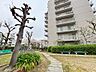 外観：【南西向きの明るいリビングです！】暮らしの中心となるリビングは、家族みんなが心地よく過ごせる癒しの空間ですよ！