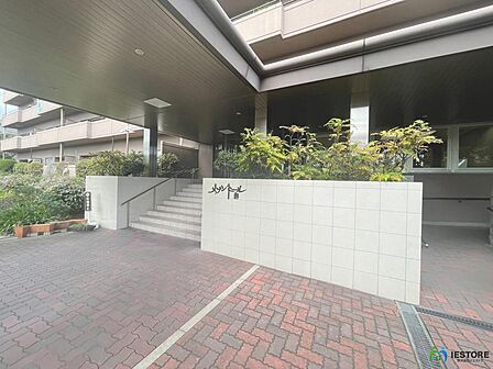 クロス・床材リフォーム済!綺麗な壁や床で室内が明るくなりますね!爽やかな気分でお過ごしいただけますよ♪