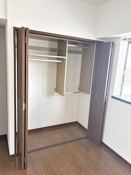 全居室収納有りますので、収納場所に困らず綺麗な室内をたもてますね♪