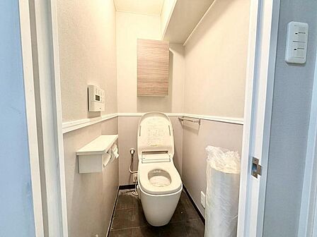 温水便座洗浄便座ですので、寒い日も温かい便座で安心して使用していただけますよ!