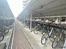駐車場：駐輪場に屋根があるので、雨の日に自転車が濡れにくく嬉しいですね