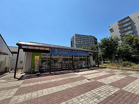 ドラッグストアライフォート南港店まで徒歩7分