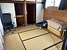 室内：しっとりと落ち着いた雰囲気の和室