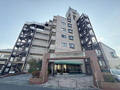 外観：8階建ての3階