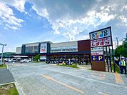 ファッションセンターしまむら 山科新十条店まで徒歩約7分。