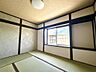 和室：2階の約6帖の和室です。南東向きの窓があり陽当たり良好です。
