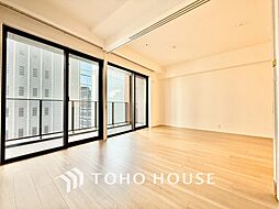◆間接照明◆オレンジ色の光が僕達を大人な気分にさせる。静かで優しく語りかけるその光は、今日の終わりを告げてくれ、でも明日にはいい事が必ず来るよ。そんな囁きが聞こえてくる