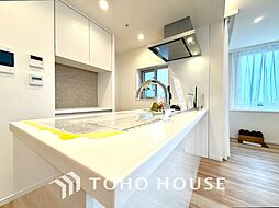 【KITCHEN】◆ワクワク◆開放的で機能性も高いシステムキッチン。お子様は毎日のご飯にワクワク！