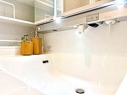 【WASHROOM】◆快適◆煌びやかな暮らしの中にも忘れたくない快適さ。大きな収納が助けてくれます。