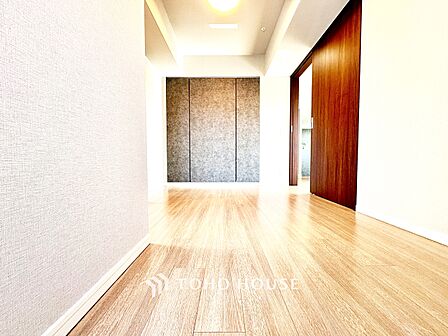 ◆色彩◆この空間に放たれた光は華美なまでに演出されたデザイン。流れる時をより芳醇なコーヒーの様な色彩奏でるアダージョ。そして情景豊かな作品のような暮らしがイメージできる。