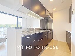【KITCHEN】◆開放的◆後片付けが楽なシステムキッチン。収納スペースの充実！