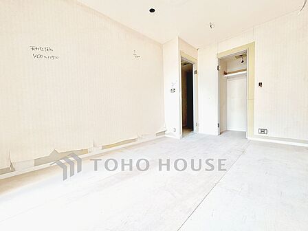 【Private Room】一日の終わりをやさしく包み込む空間。ベッドやデスクを配置してもゆとりある広さ。自分だけの静かな時間をここで。