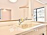 その他：【Kitchen】音や香りがリビングへと広がる心地よさ。家族との距離が近い対面キッチン。自然と人が集まる空間です。
