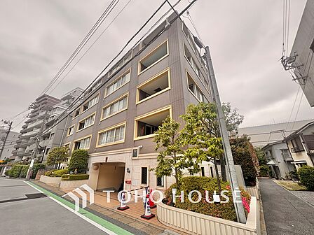 漂う上質な空気感、マンションに入れば「おかえりなさい」と笑顔で迎えてくれるエントランス。最良の心配りを感じるマンションでした。