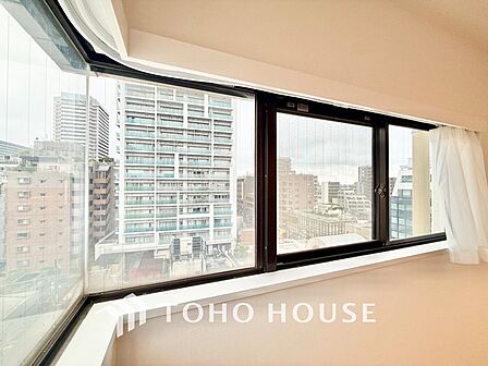◆闇夜の輝き◆オレンジ色の光は大人になった今の僕にはわかる。1日の終わりを伝えに来たわけではなく、また明日が来る方へ導いてくれた事を。