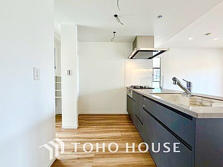 【KITCHEN】◆ワクワク◆開放的で機能性も高いシステムキッチン。お子様は毎日のご飯にワクワク!