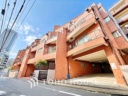 ◆共有空間◆些細な事でほっぺを膨らまして怒る君。それでも僕達はこれからも一緒だよ。喧嘩をしても離れたくないから一つはさんだ同じ場所にいる。分かるよ。そこに君が