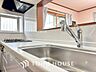キッチン：【KITCHEN】◆家族のおはよう◆の声を笑顔で迎えてあげられるシステムキッチン。朝ごはんが楽しみでちょっと早起きしたくなるんです。