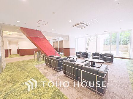 【ENTRANCE】◆家族◆家で家族と過ごす時間は限られている。帰りを待つ家族の元へと急ぐときの弾む思い。そんな思いを引き立てる邸宅。