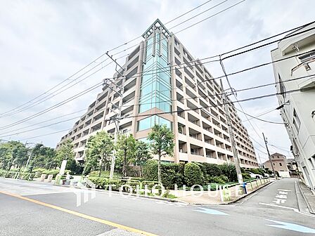 ◆共有空間◆些細な事でほっぺを膨らまして怒る君。それでも僕達はこれからも一緒だよ。喧嘩をしても離れたくないから一つはさんだ同じ場所にいる。分かるよ。そこに君が