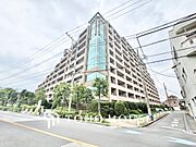 ◆共有空間◆些細な事でほっぺを膨らまして怒る君。それでも僕達はこれからも一緒だよ。喧嘩をしても離れたくないから一つはさんだ同じ場所にいる。分かるよ。そこに君が