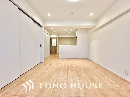 【LIVING】◆眩い◆光が燦々と入り、家族の笑顔を照らす。「いつまでも続いて」と願う夢のような毎日がここにある。