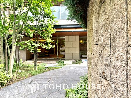 ほんの少しのこだわり。ちょっとした色使いがその家がもつ雰囲気、趣(おもむき)を携え、暮らす家族や訪ねてくる友人・知人に新鮮な香りを運んできます。