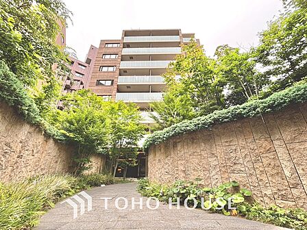 ほんの少しのこだわり。ちょっとした色使いがその家がもつ雰囲気、趣(おもむき)を携え、暮らす家族や訪ねてくる友人・知人に新鮮な香りを運んできます。