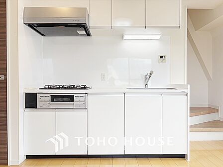 【KITCHEN】◆開放的◆後片付けが楽なシステムキッチン。収納スペースの充実!