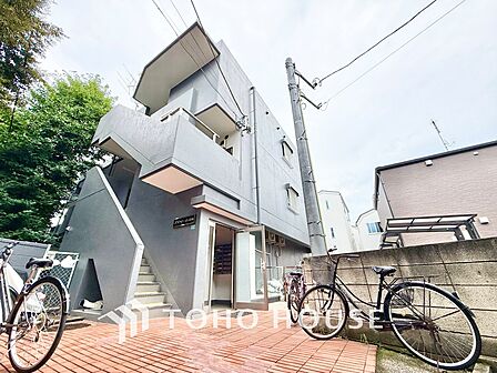 ◆共有空間◆些細な事でほっぺを膨らまして怒る君。それでも僕達はこれからも一緒だよ。喧嘩をしても離れたくないから一つはさんだ同じ場所にいる。分かるよ。そこに君が