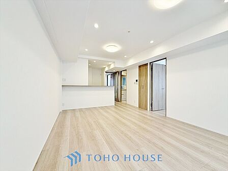 【LIVING】◆眩い◆光が燦々と入り、家族の笑顔を照らす。「いつまでも続いて」と願う夢のような毎日がここにある。