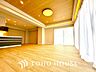 室内：【LIVING】◆住む喜び、楽しさ、感動◆を君と共有したい。いつまでもずっと家族を見渡せるこの広い空間で。