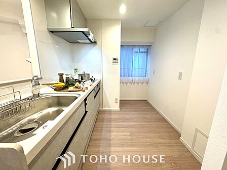 【Kitchen】光り眩い羨望のリビングへ。一歩一歩を踏みしめて家族の集う幸せの場所へ。すべてがクライマックスのマイベストホーム。