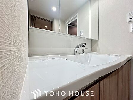 【WASHROOM】◆快適◆煌びやかな暮らしの中にも忘れたくない快適さ。大きな収納が助けてくれます。