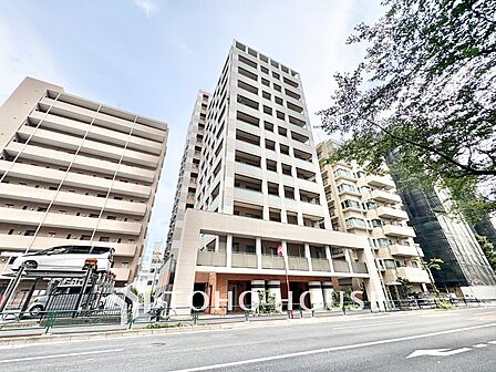 ◆共有空間◆些細な事でほっぺを膨らまして怒る君。それでも僕達はこれからも一緒だよ。喧嘩をしても離れたくないから一つはさんだ同じ場所にいる。分かるよ。そこに君が
