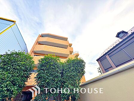 漂う上質な空気感、マンションに入れば「おかえりなさい」と笑顔で迎えてくれるエントランス。最良の心配りを感じるマンションでした。