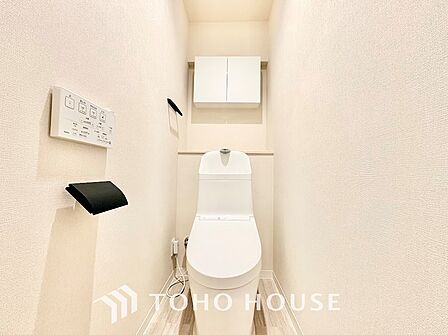 爽やかな採光がもたらす至福の時、しじまが流れる時間、鮮やかに移ろう街の情景、高く紺碧のと悠久を感じるネイチャー、この街ならではの美しい情景から新しい物語が始まります。