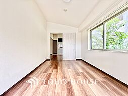 ◆間接照明◆オレンジ色の光が僕達を大人な気分にさせる。静かで優しく語りかけるその光は、今日の終わりを告げてくれ、でも明日にはいい事が必ず来るよ。そんな囁きが聞こえてくる
