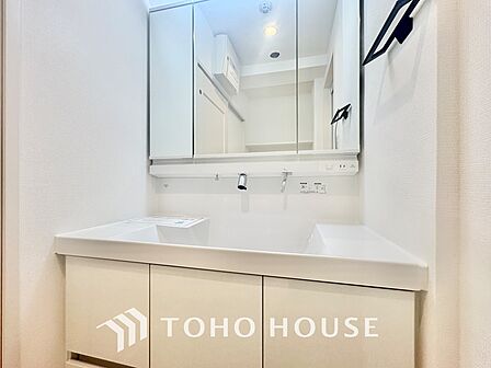 【WASHROOM】◆快適◆煌びやかな暮らしの中にも忘れたくない快適さ。大きな収納が助けてくれます。