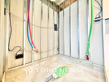 ◆トイレ◆トイレも全て新品に交換されており、清々しく新生活を始めることができます。白基調の清潔感のある空間に生まれ変わりました。