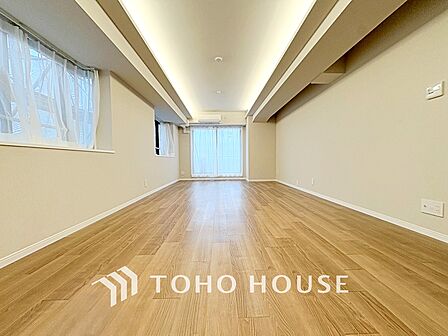 【LIVING】◆眩い◆光が燦々と入り、家族の笑顔を照らす。「いつまでも続いて」と願う夢のような毎日がここにある。