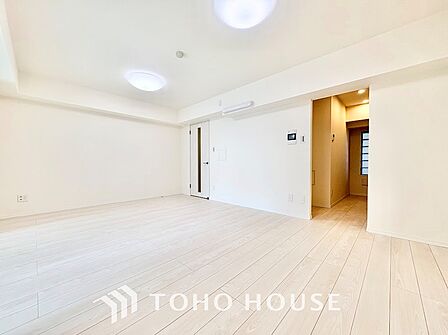 太陽の光をスマートにリビングへ。時によって変化をもたらす採光。