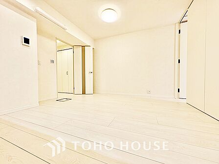 【ENTRANCE】◆家族◆家で家族と過ごす時間は限られている。帰りを待つ家族の元へと急ぐときの弾む思い。そんな思いを引き立てる邸宅。
