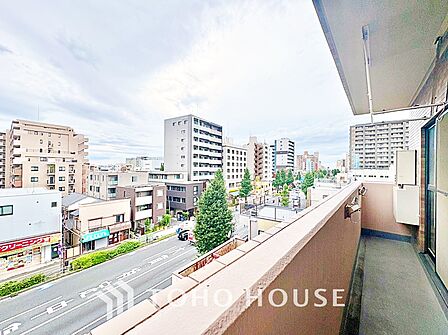 【バルコニー】陽当たりがよく、お洗濯も気持ちよくこなせそうです。