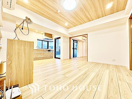 【リビング】家族が自然と集まりたくなる、心地よい広さの空間。