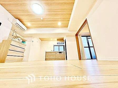 【リビング】家族が自然と集まりたくなる、心地よい広さの空間。
